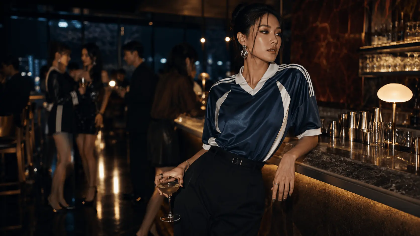夜晚聚會球衣混搭穿搭